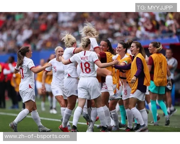 英格兰女足明星球员的崛起与突破:领航女子足球新时代 英格兰女足明星球员的崛起与突破:领航女子足球新时代