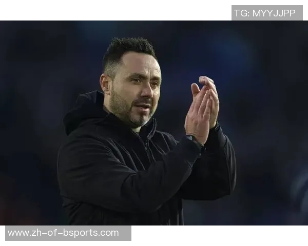 足球巨星撒娇瞬间曝光 球场外的萌态让人无法抗拒